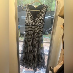 MAX STUDIO Medium V-Neck Sleeveless Geometric Print Tiered Midi Dress